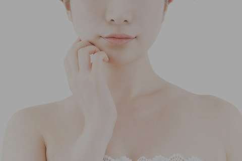 唇に色がない