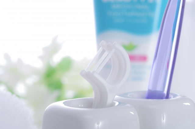 「めんどくさい」はもう終わり！奥歯も楽々、忙しいあなたに贈るフロス習慣化の魔法【歯科衛生士が徹底解説】